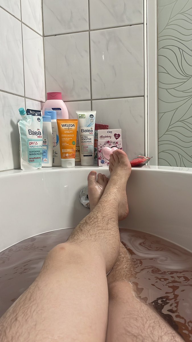 Berko am Baden ist wer würde mit mir baden und etwas spielen?