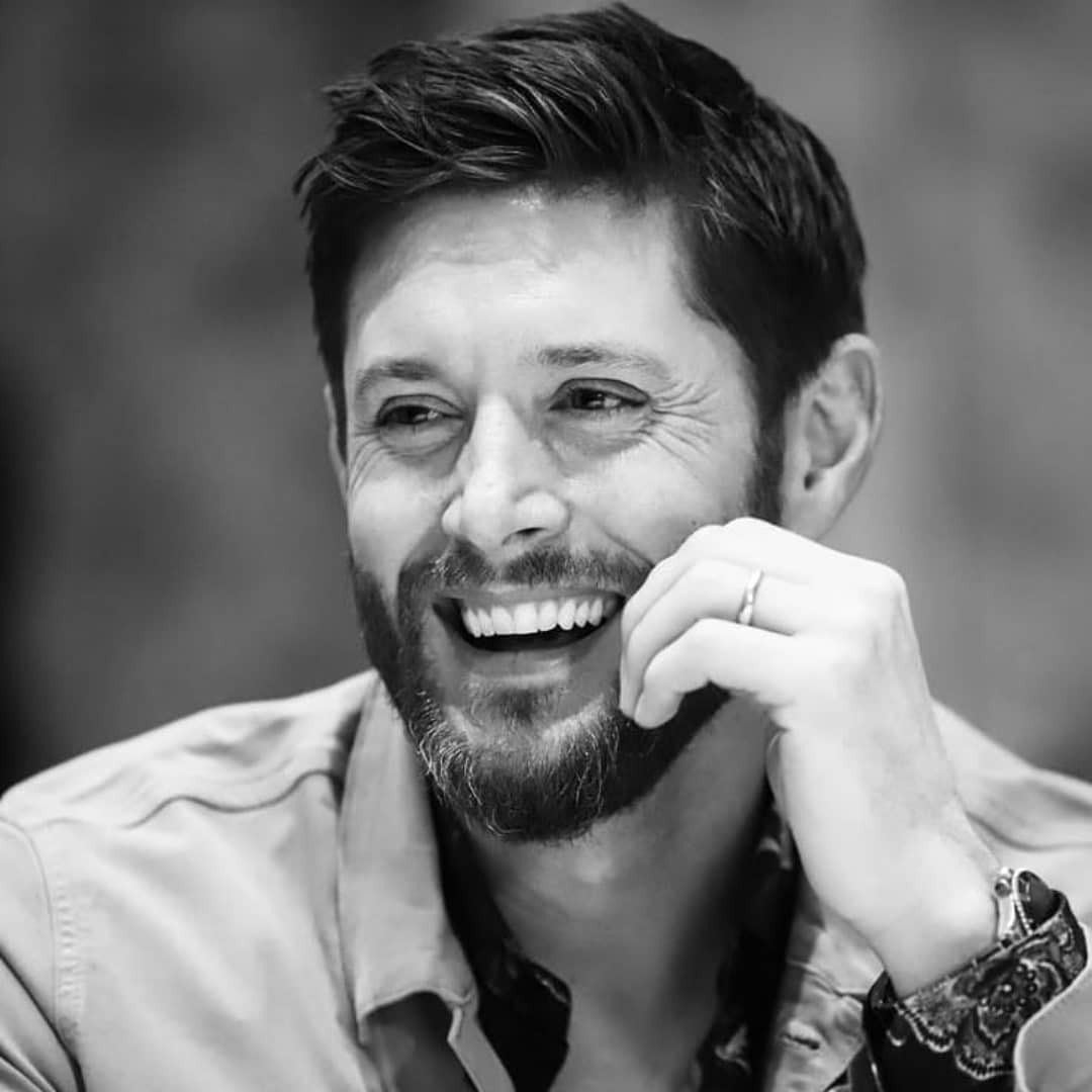 الشخص الوحيد

الذي ارادني  ان ابتسم  هو 

المصور   ثم اخذ مني ثمــــنها

😁🤦‍♂👨‍🦯