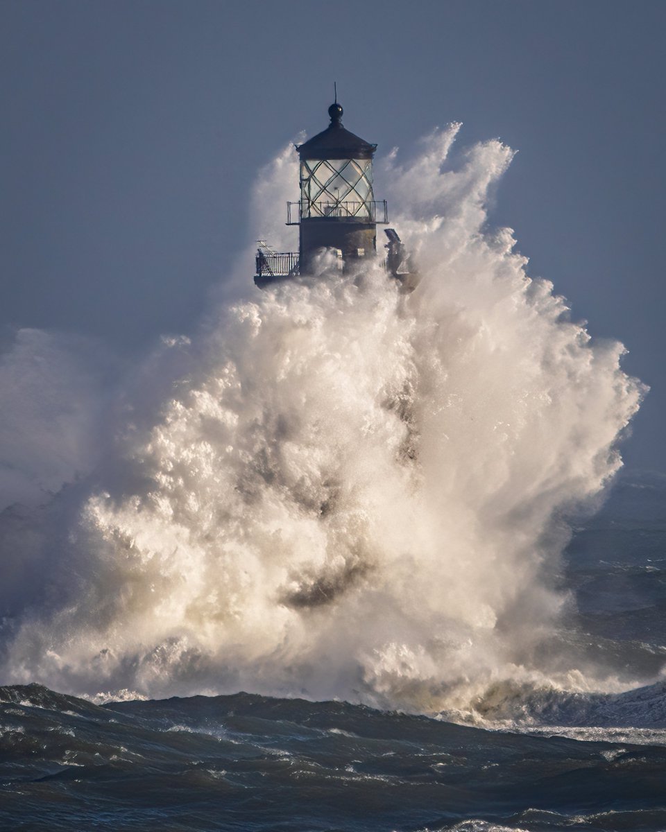 photographmaine's tweet photo. I can't believe I got to see this today after yesterday's incredible sunrise in the mountains. I loved seeing just the top of Ram Island Ledge Lighthouse, which stands 72 feet from the base, as it was swallowed by the wall of water. 

#Maine #mewx https://t.co/avFihhR9aU
