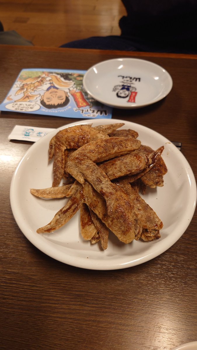 revognese's tweet photo. 名古屋に行って、美味いもんたらふく食べて来ました〜。

・味噌カツ(矢場とん)
・味噌しゃぶしゃぶ(れんが家)
・手羽先(世界の山ちゃん)
・カレーうどん(錦)

どれも美味しかった〜❗🥹
1つを除いて…😅

近鉄特急『火の鳥』も快適でした🎵 https://t.co/IjScQTAyEi