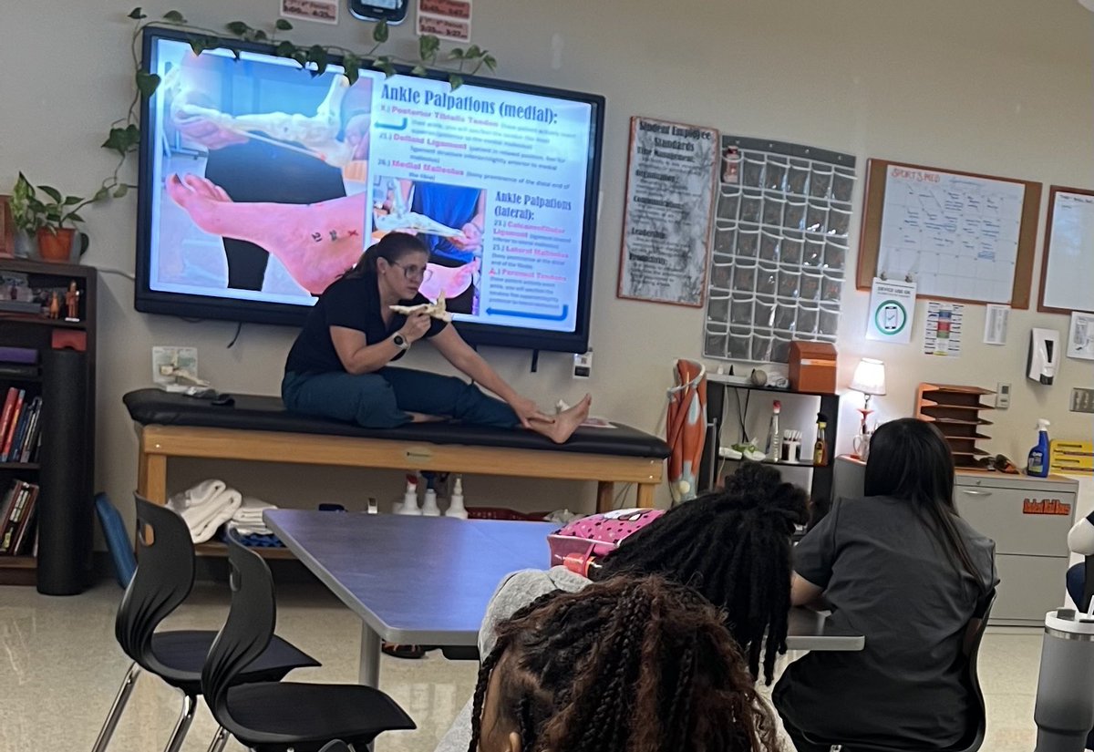 JRittmueller's tweet photo. Feet, fun, and a few giggles! 👣 Today's sports medicine class was a toe-tally unique experience as students learned foot anatomy! #FootFacts #LearningWithLaughter #HCTCReady @CtcHollenstein @EMSISD_CTE https://t.co/wbinaJbLbL