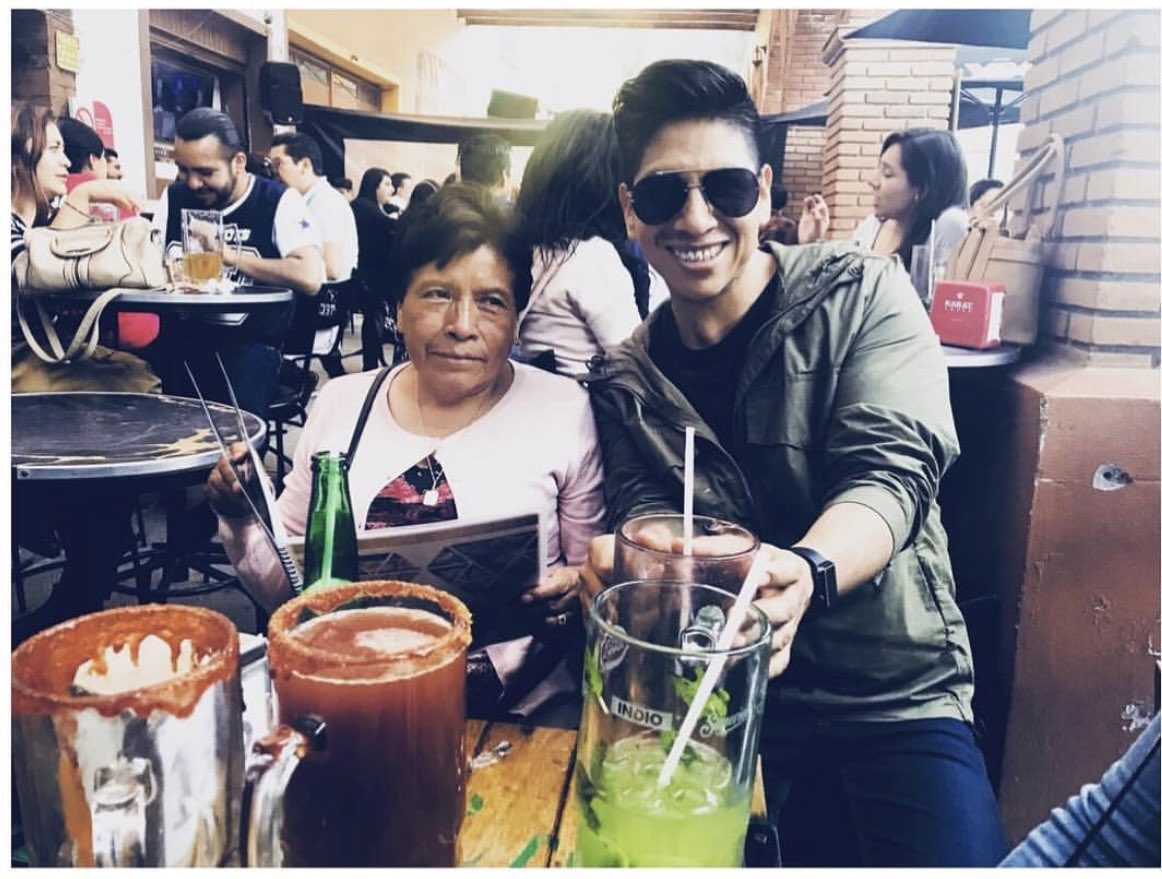 Feliz de celebrar a la mujer que más admiro en la vida; quien más me ha ensañado a ser más honrado, ecuánime, y mantenerme estoico ente la perra vida... Mi madre 🥳 🎂 🍻 🎁 💖