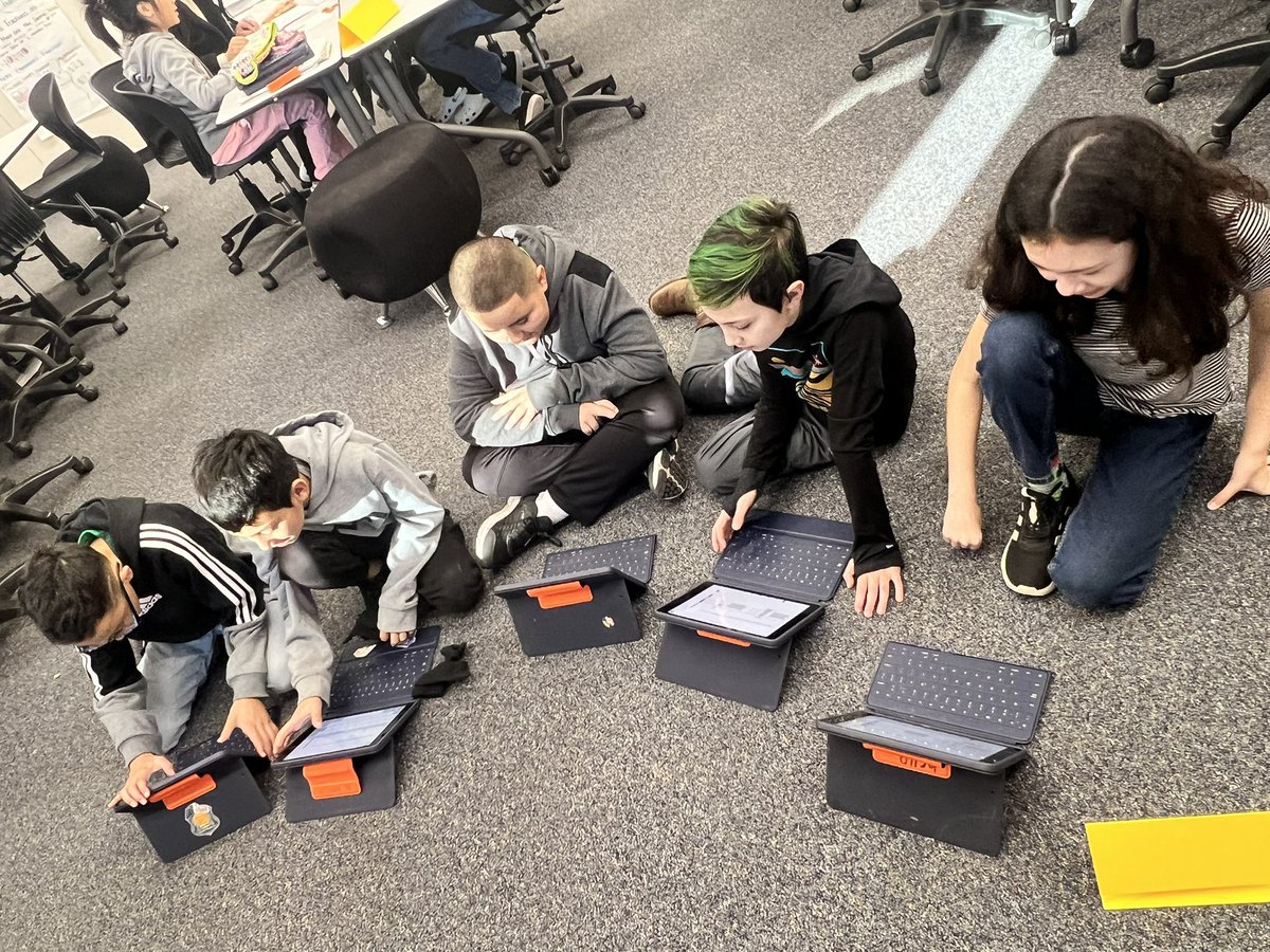 MrsCarranza403's tweet photo. Math Stations this morning. https://t.co/7CuBxD7Wb7