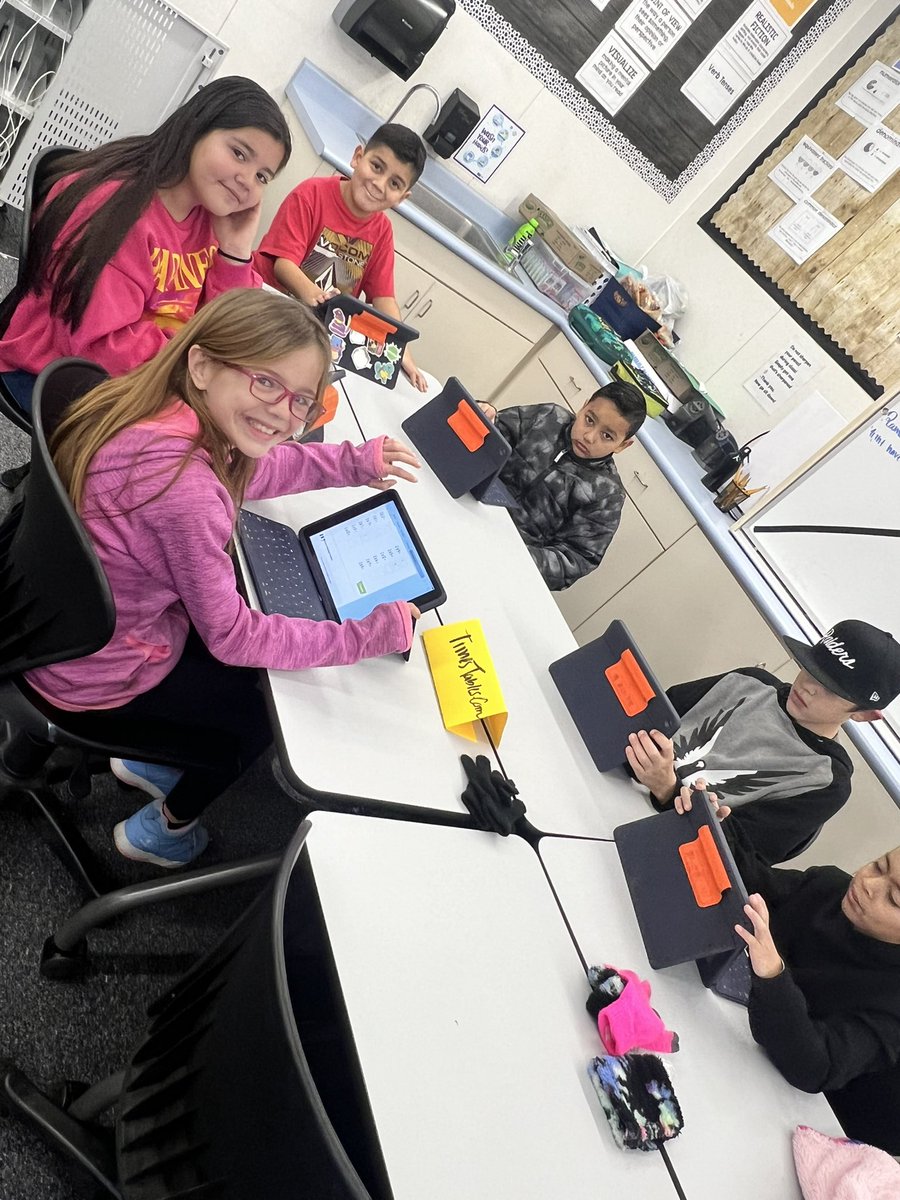 MrsCarranza403's tweet photo. Math Stations this morning. https://t.co/7CuBxD7Wb7