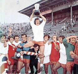 robertmdaws's tweet photo. 1971 Anglo-Italian Cup Winners @BlackpoolFC  ( beating  #Bologna ) https://t.co/8hDbdtbRpo