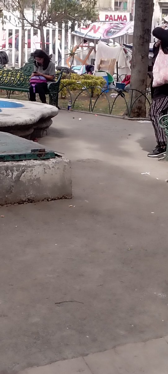 marycar89's tweet photo. @_intweetivo @MrElDiablo8 @SandraCuevas_ @AlcCuauhtemocMx No es que ningún chile me embone, cuando vino a quitar puestos, prometió que este parque estría libre de suciedad y que lo iba a remodelar y a poner vigilancia, los niños no pueden jugar a gusto, a veces se cambian en frente de ellos, y como mencione justo en frente hay escuelas https://t.co/2WmEsXlKWy