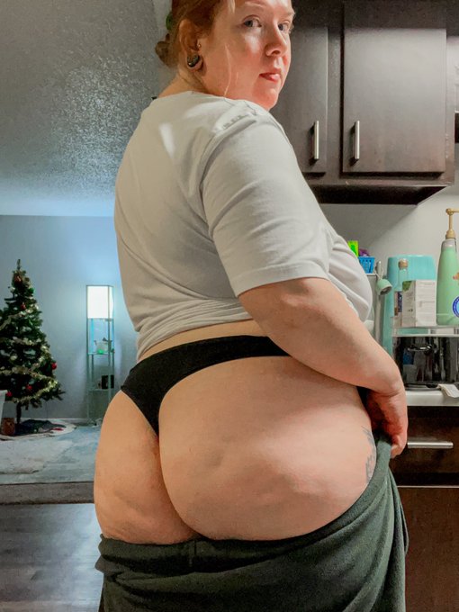 I don&rsquo;t mind being in the kitchen 😇 https://t.co/rWKcG3Ib0O