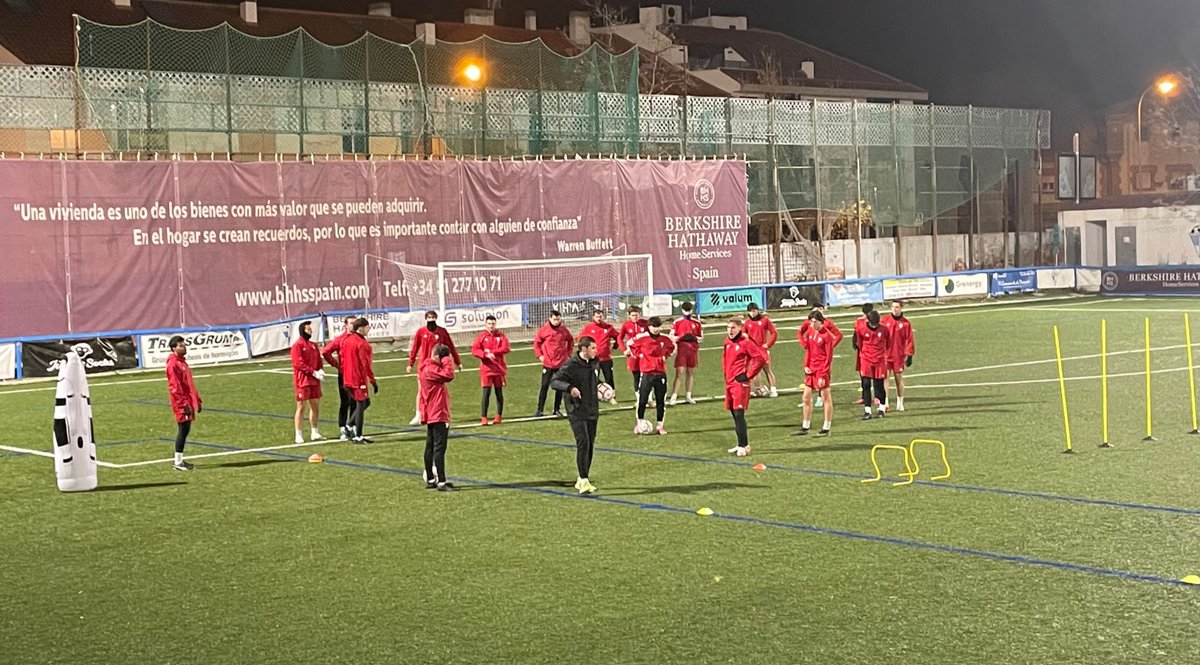 EntrenadoRffm's tweet photo. ✅ El profesor @trenerlobo realizó la visita de ABR al alumno Enrique Forment del curso UEFA A en su sesión de entrenamiento donde pudo comprobar el alto nivel de exigencia y crecimiento

🆎R https://t.co/ZC07EeAXgy