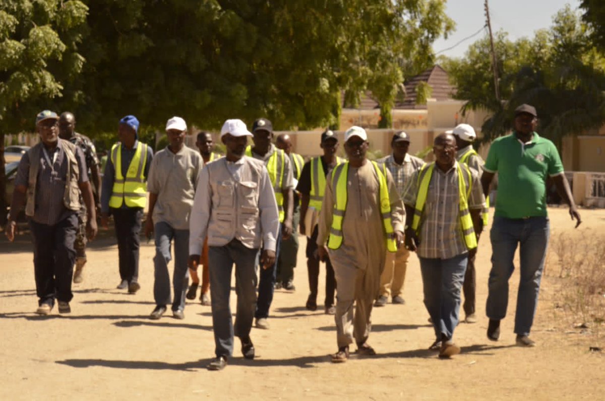 HaleeAbatcha's tweet photo. #BornoUpdate
BOGIS Commences Crackdown on Land Defaulters in Maiduguri.
- Enforcement Notices Served in Old GRA, Circular Road,Damboa Road, & other layouts.
- Final Warnings on Ground Rents & Documents Perfection Compliance were also issued.
- The agency says government stands https://t.co/0tw0NcN89F