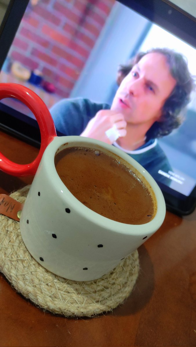 #sandıkkokusu izlediğim sürece Metin Akdülger fanı olma yolunda ilerliyor olacağım 🫠