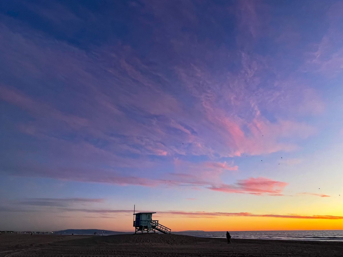 guerillafilms's tweet photo. 🌊☀️last night at the beach #santamonica #sunset https://t.co/jmemCiQhh2