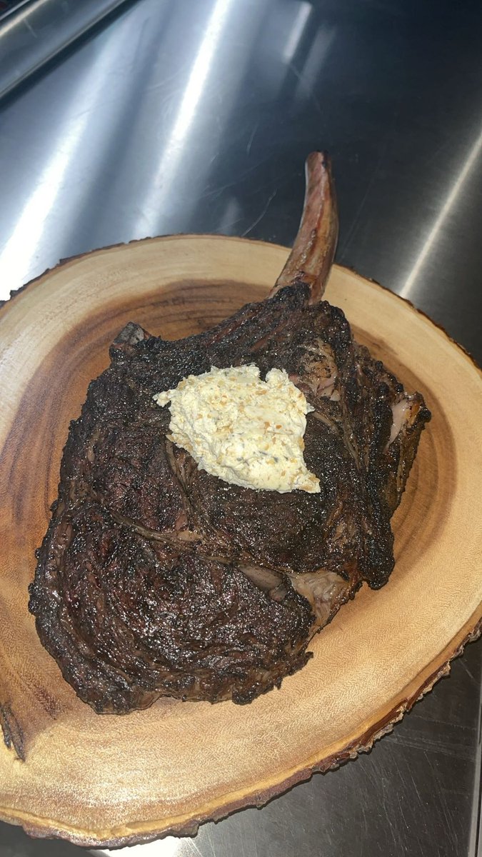 Tomahawk on a Tuesday night 🤌