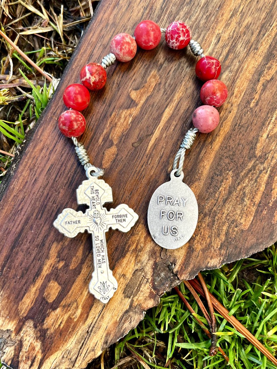 TheKnottedRope's tweet photo. Saint Valentine Chaplet! Perfect for your favorite Valentine! 💕
Don’t forget that Saint Valentine’s Day falls on Ash Wednesday this year which is a day of fasting and abstinence! 

#ValentinesDay #Valentines2024 #Catholic #CatholicChurch #CatholicNews #CatholicTwitter #Etsy https://t.co/k12owzDhmE
