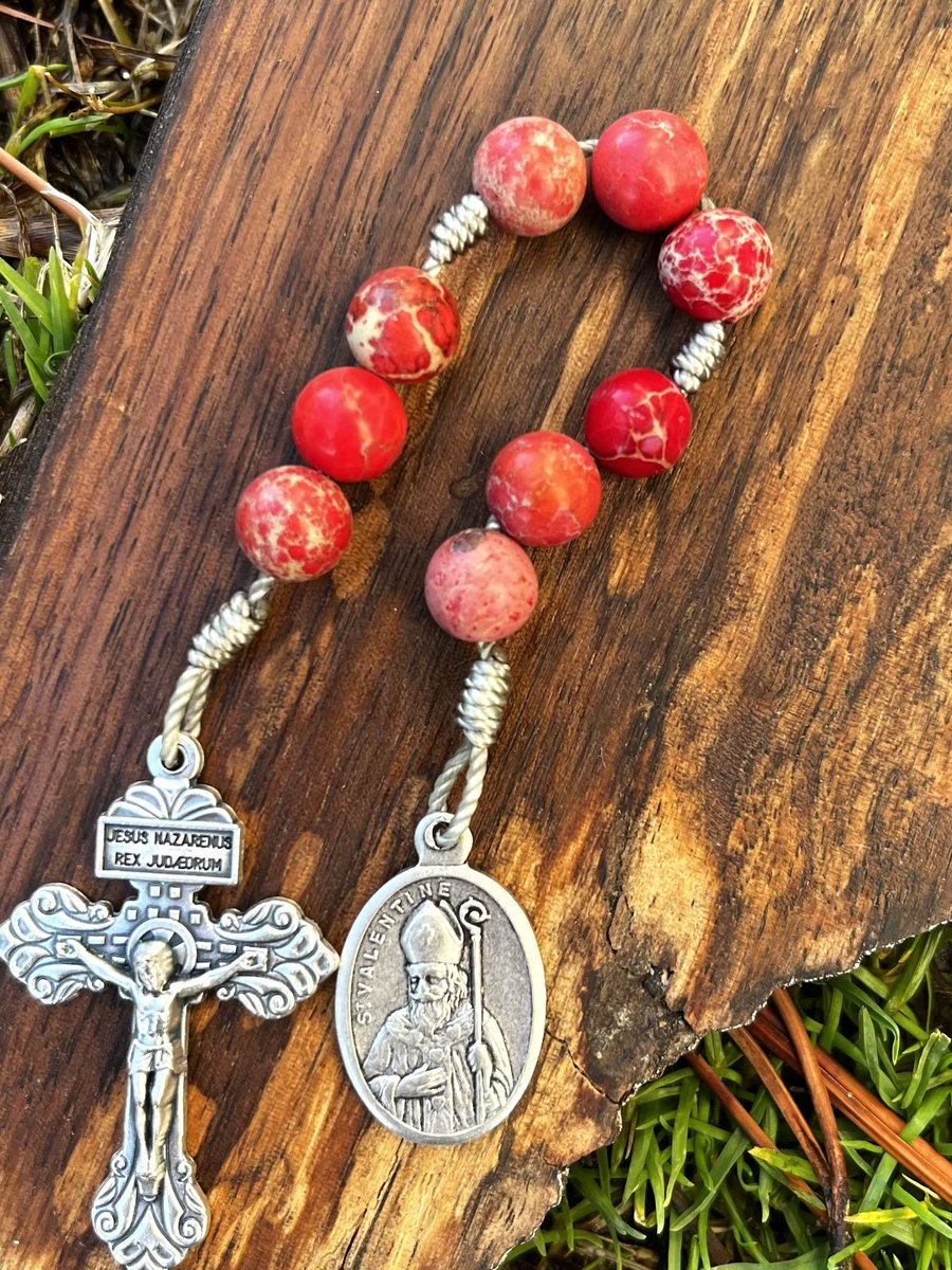 TheKnottedRope's tweet photo. Saint Valentine Chaplet! Perfect for your favorite Valentine! 💕
Don’t forget that Saint Valentine’s Day falls on Ash Wednesday this year which is a day of fasting and abstinence! 

#ValentinesDay #Valentines2024 #Catholic #CatholicChurch #CatholicNews #CatholicTwitter #Etsy https://t.co/k12owzDhmE