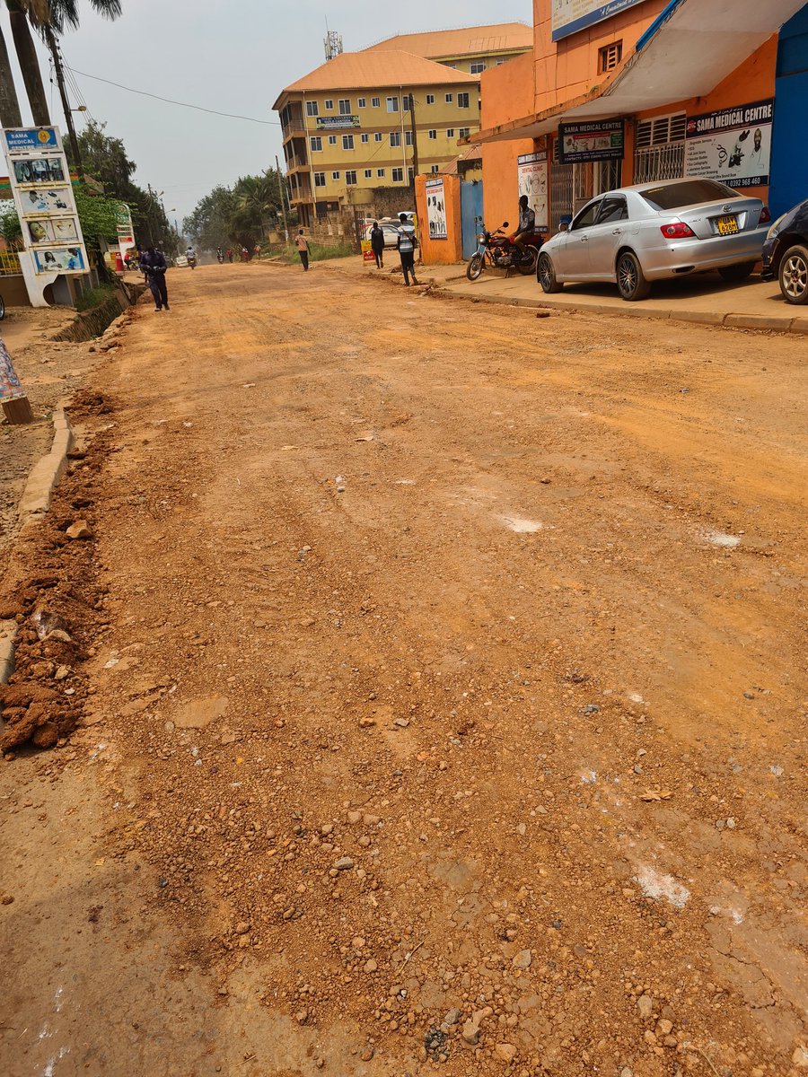 ali_katumba's tweet photo. Sentema Road repairs...tugenda mumaso oba tuda mabega? @KCCAUG https://t.co/cRcmmJwabC
