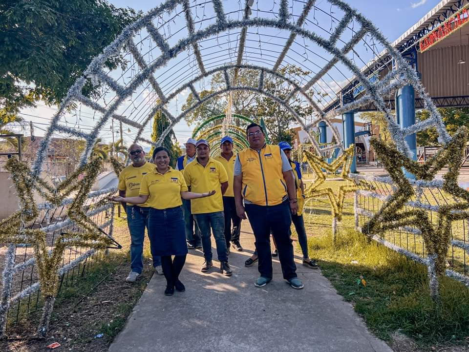 CD_ESA's tweet photo. En el Parque Familiar El Calvario, en San Juan Opico, realizamos la entrega de juguetes.Seguimos llevando sonrisas en todo el departamento de La Libertad. 
Vota por Edith Mireya Monterrosa, candidata a Diputada por PARLACEN, casilla #1.
Vota por Silvia Tobar. https://t.co/POyJhJDKNn