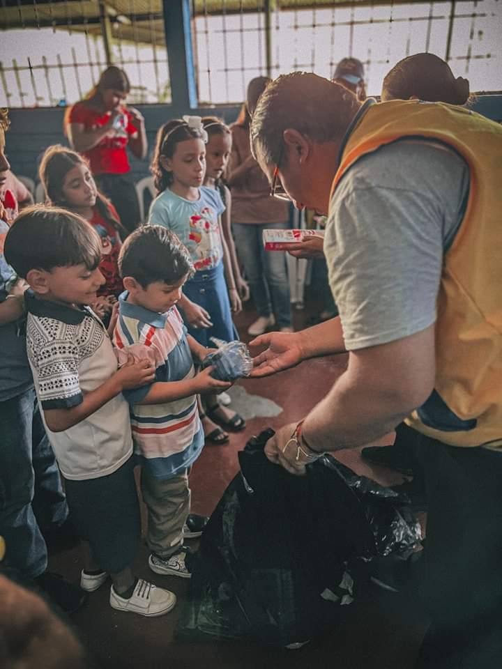 En el Parque Familiar El Calvario, en San Juan Opico, realizamos la entrega de juguetes.Seguimos llevando sonrisas en todo el departamento de La Libertad. 
Vota por Edith Mireya Monterrosa, candidata a Diputada por PARLACEN, casilla #1.
Vota por Silvia Tobar.