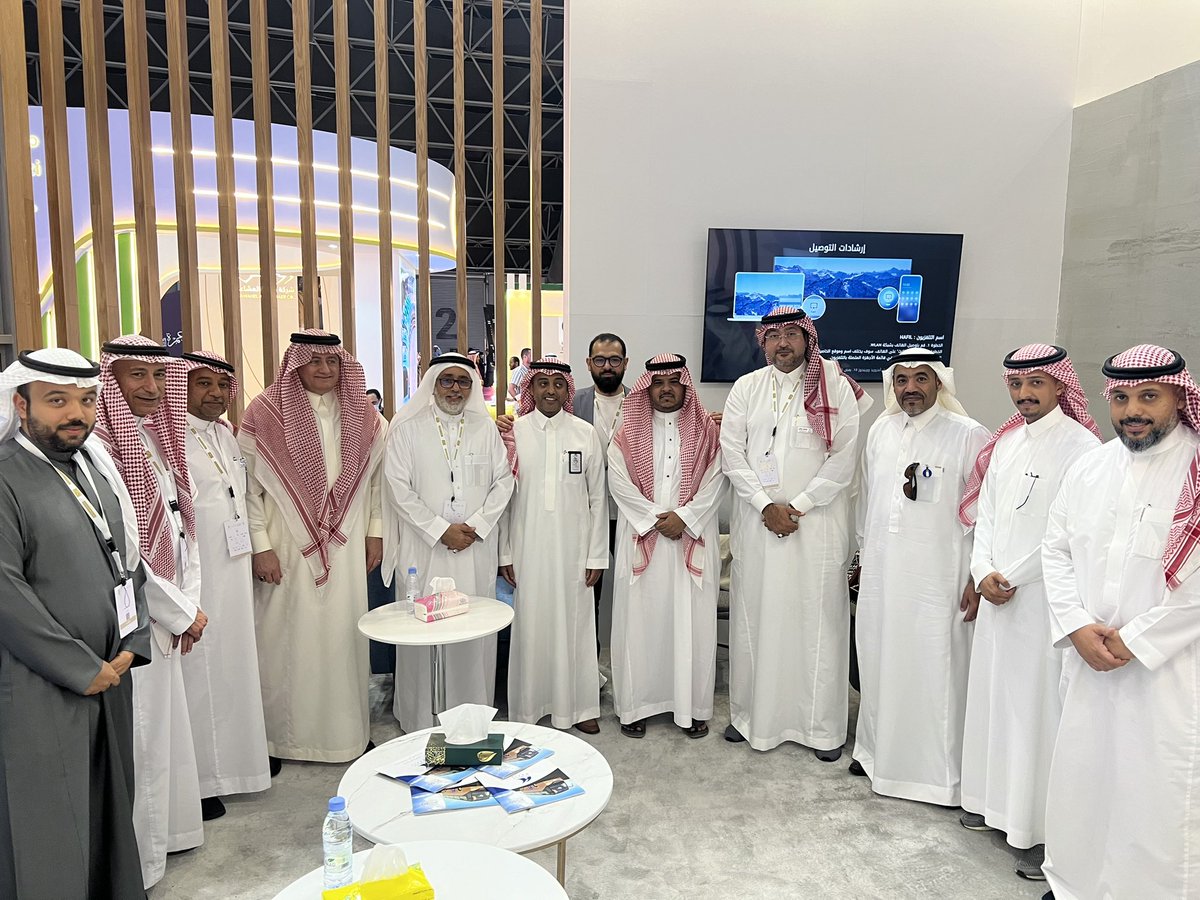 Hafil_sa's tweet photo. تم اليوم في مؤتمر و معرض الحج العمرة عقد اجتماع بحضور شركات النقل في جناحنا لمناقشة نقل الصلوات لموسم رمضان ١٤٤٥ ، حيث تمت مناقشة مختلف الجوانب في هذا الاجتماع. https://t.co/86VpvE5MGc