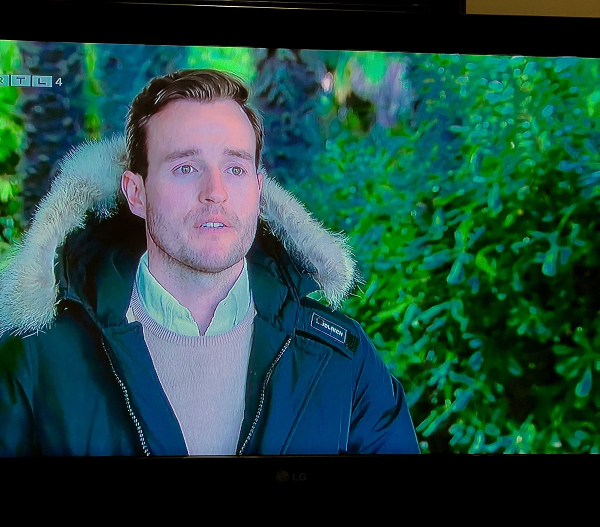 Nu weet ik het. Saul heeft botox op zijn stembanden en daarom praat hij zo monotoon. #wintervolliefde