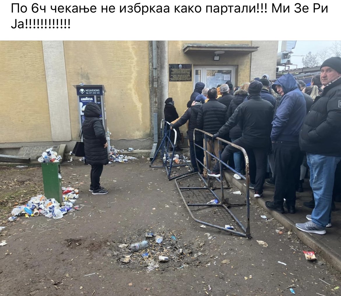 bilderceto's tweet image. 1..ЧЕКАШ РЕД И ПАК НЕ ТЕ СЛИКААТ
2. АКО ДОЧЕКАШ РЕД ТЕ СЛИКААТ
НЕ ГИ ПРАВАТ ПЉСОШИТЕ ПО МЕСЕЦ ДЕНА)
3 АКО ТИ ГО НАПРАВАТ ПАСОШОТ ЧЕКАШ 6 ЧАСА ДА СИ ГО ЗЕМЕШ!

Па што мислевте лесно се станува СЕВЕРЏАН