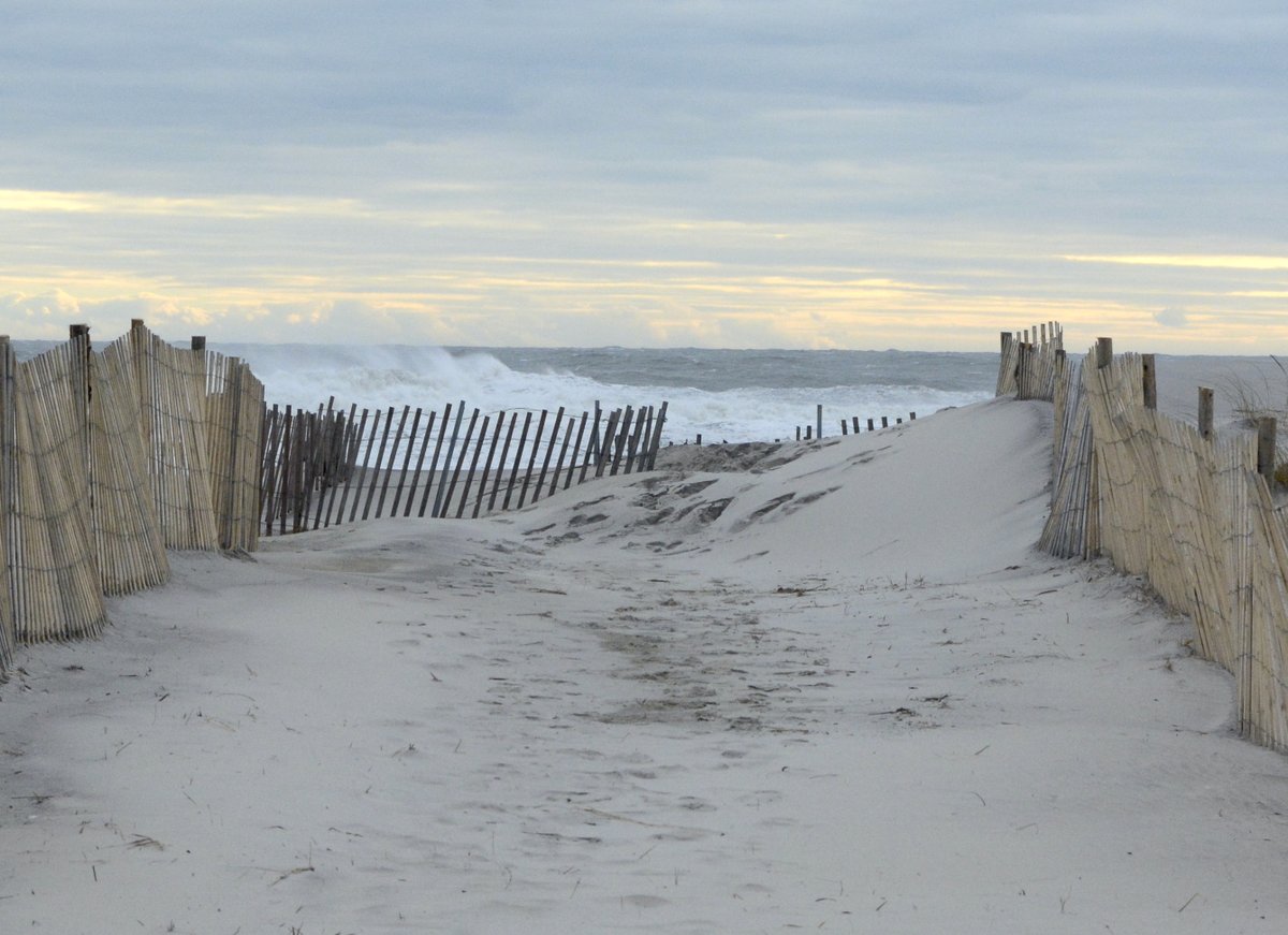 CraigPeterLow's tweet photo. No swimming today at #RobertMossesStateParkBeach!  Current storm pushing big waves and high tides onto #FireIsland and #GreatSouthBay on #LongIsland south shore. https://t.co/jSsRY7iw14