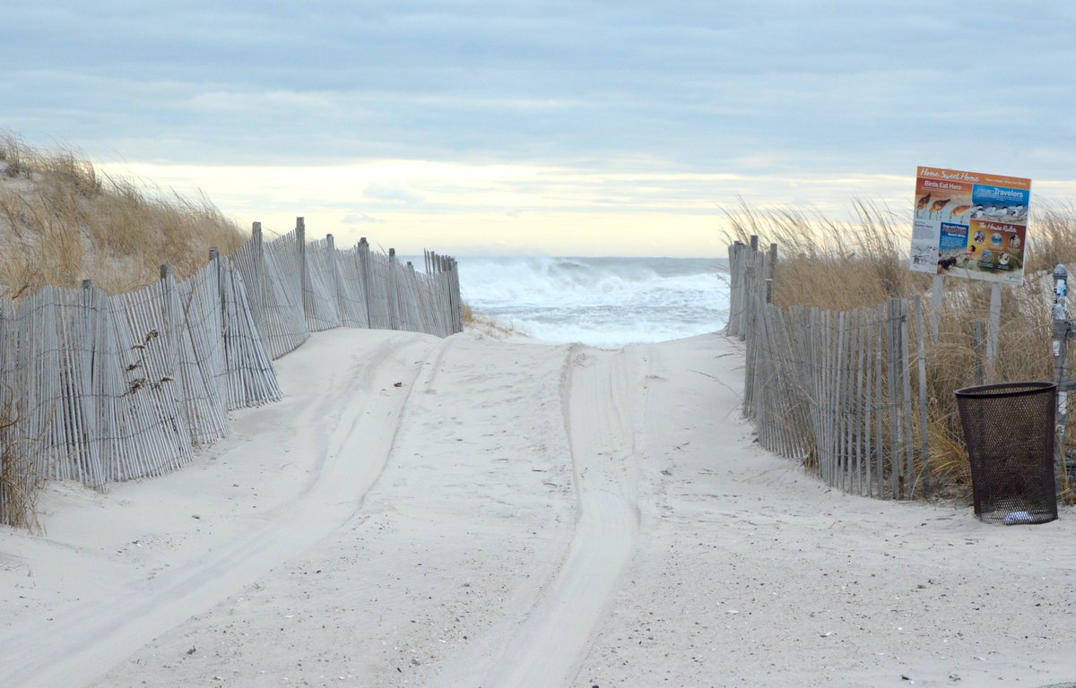 CraigPeterLow's tweet photo. No swimming today at #RobertMossesStateParkBeach!  Current storm pushing big waves and high tides onto #FireIsland and #GreatSouthBay on #LongIsland south shore. https://t.co/jSsRY7iw14