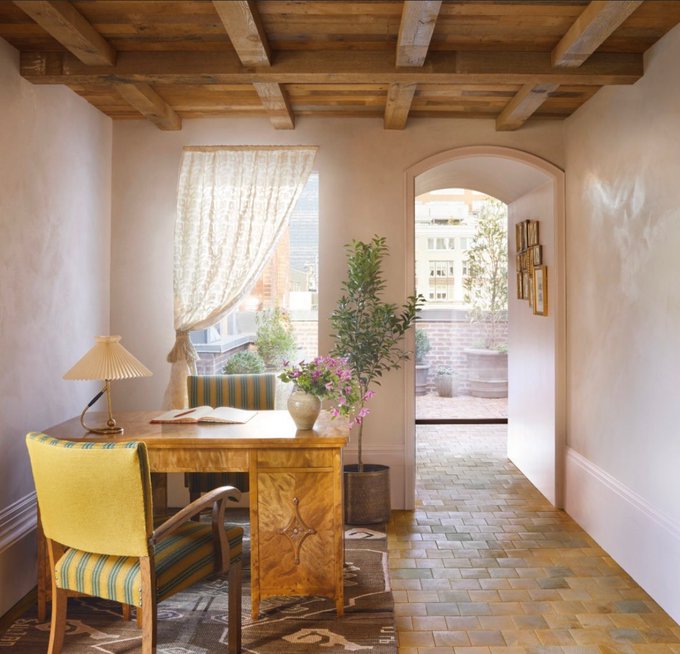 Who wants to consumate The Spa at Hotel Chelsea with me? https://t.co/HztxyDzwCd