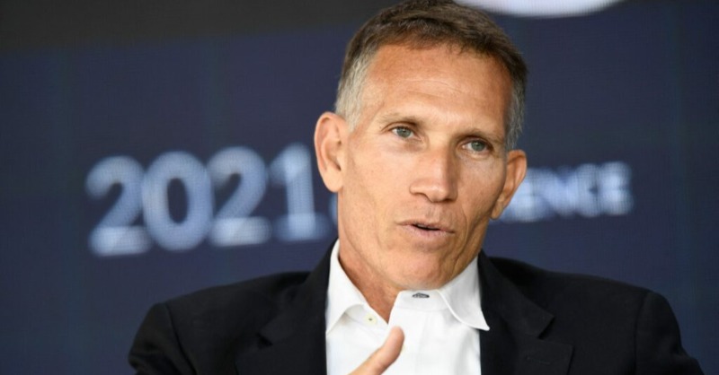 PuckNews's tweet photo. There's an L.A.-based C.E.O. with vast experience in TV, digital media, and consumer products—and he orchestrated the No. 1 movie of the year. So why is nobody talking about him as a potential successor at Disney?

@MattBelloni digs in.