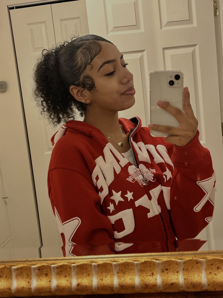 EARLY LOOKS OF THE “STARHEART” COLLECTION
instagram.com/p/C17seSfxFBa/…