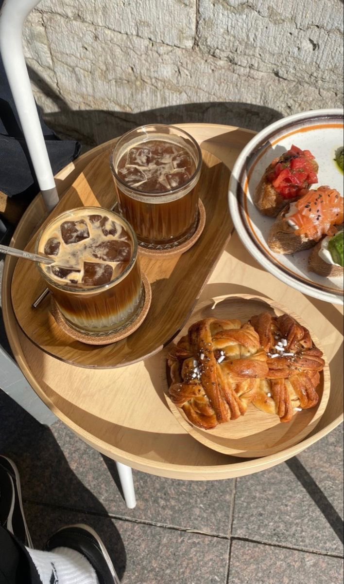 moontides_'s tweet photo. Coffee &amp; treats https://t.co/xTXpqnR7cS