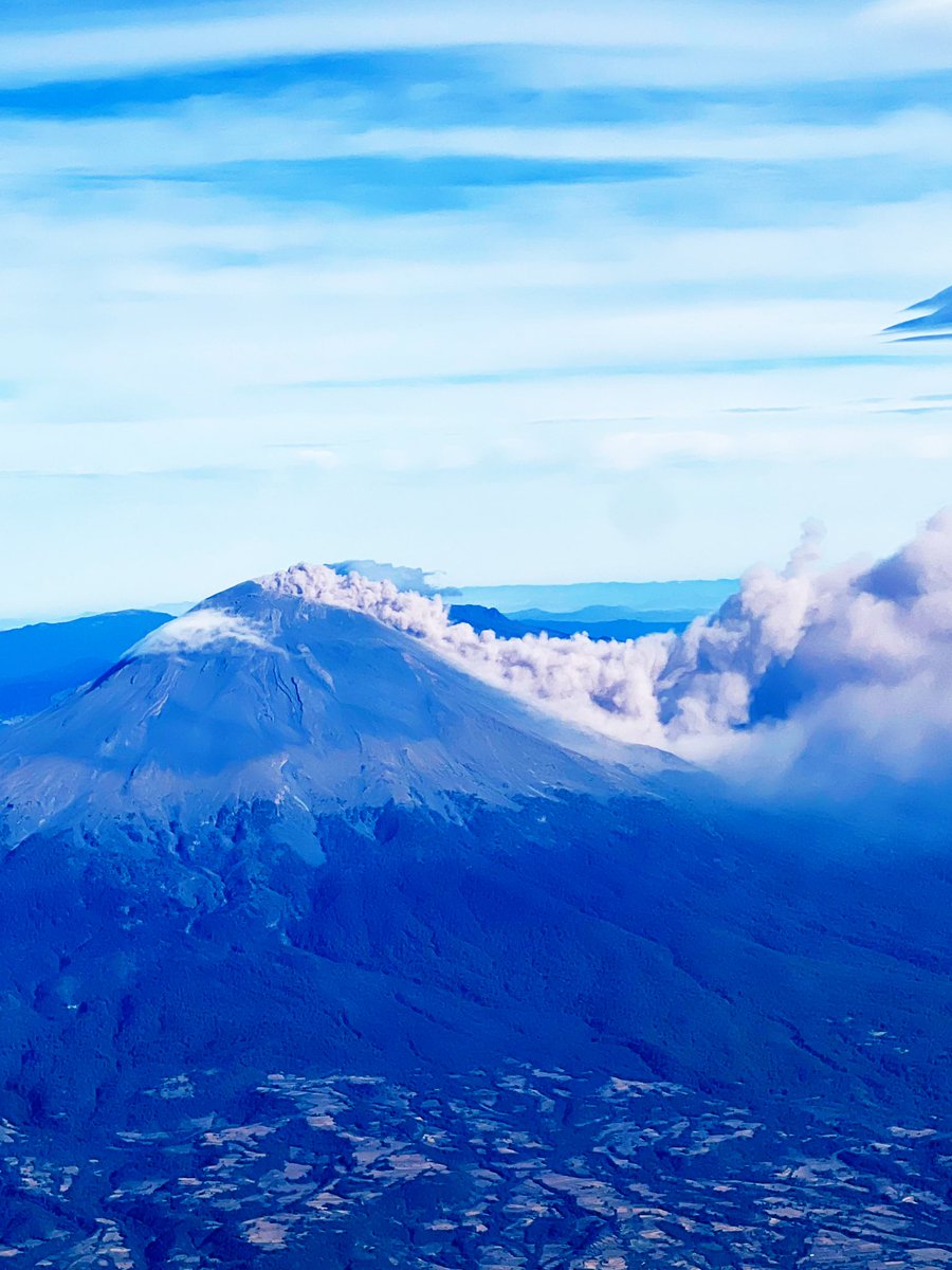 Volcán Popocatépetl con actividad 
#volcan #Popocatépetl #Mexico #desdeelaire