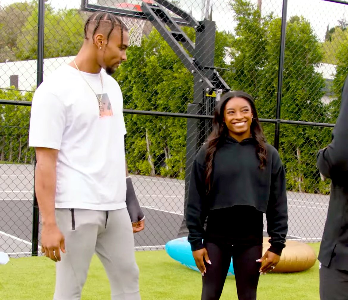 Watch Simone Biles and Jonathan Owens go head-to-head in our “Daring Simone Biles” show for Snap Originals!

Watch >>> youtu.be/CAHsDKDLfhY

#SimoneBiles