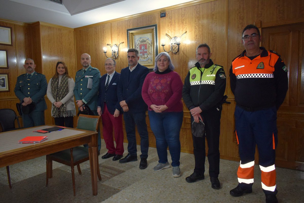 ppalmodovar's tweet photo. 📌La creación de la oferta de empleo público de todas las vacantes de Policía Local. 
📌La creación de comisiones de servicio de las plazas de policía local existentes hasta la incorporación de los agentes de nueva incorporación.
📭 Entrega citaciones.
🏬 Abrir la comisaría PL. https://t.co/RLQJXVqRu9