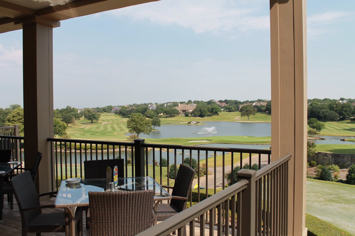 AFCOColsRails's tweet image. Aluminum AFCO-Rail Series 300, the perfect solution for any commercial or residential project. Tension fit balusters snap into place for a quick and solid assembly. #structureandstyle