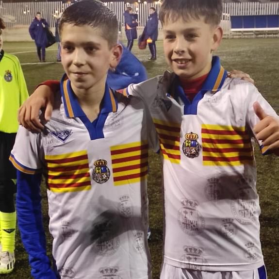CFHernanCortes's tweet photo. 👏 ¡Enhorabuena, chicos!

⚪️🔴 Hugo Giménez y Kiko Forner, del 𝐀𝐋𝐄𝐕𝐈́𝐍 𝐀, han realizado un entrenamiento este miércoles con la selección aragonesa sub12 https://t.co/SHLMT7ZWHc