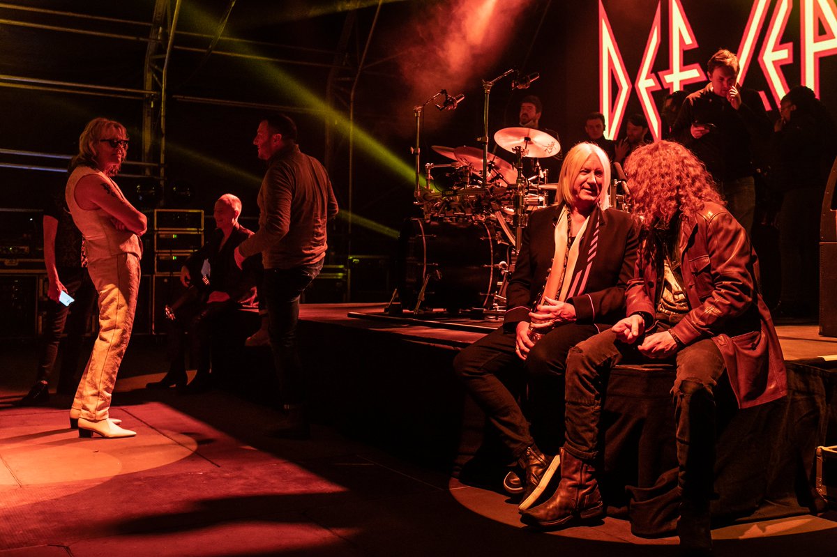 DefLeppard's tweet photo. Bank of Dave is now on Netflix US! Here's a behind-the-scenes look at our time on set. We had a blast being a part of this film. Hope you all enjoy it! 🙏👊🤘🔥

📸 Kevin Nixon https://t.co/anDCqwjLGy