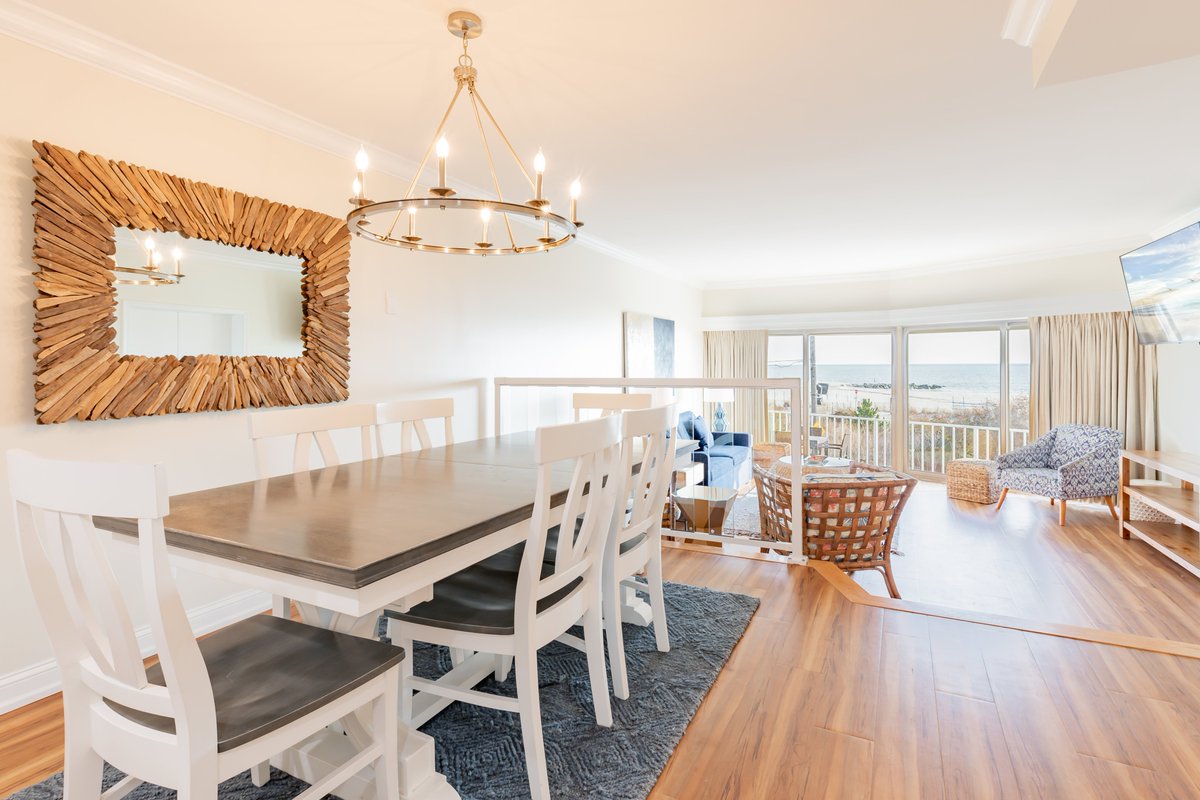 LaMerInnCapeMay's tweet photo. Redefine luxury at our exclusive condos in the heart of Cape May.

Complete with a master bedroom, modern bathrooms, and a full kitchen, our condos are the perfect location for families or groups.

Call now (609-770-4810) to book for summer and spring as space is limited! https://t.co/t6sGm7XP8R