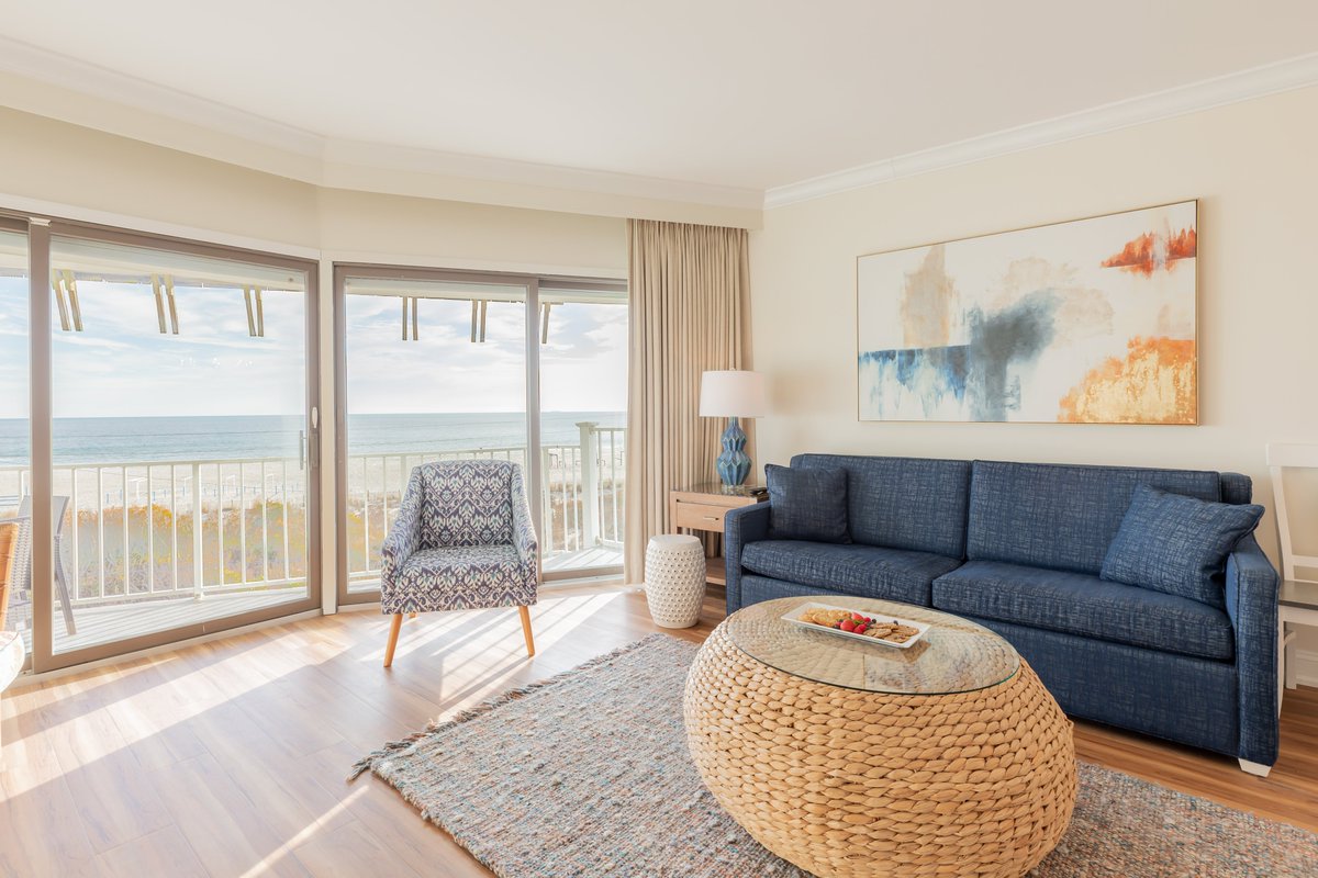 LaMerInnCapeMay's tweet photo. Redefine luxury at our exclusive condos in the heart of Cape May.

Complete with a master bedroom, modern bathrooms, and a full kitchen, our condos are the perfect location for families or groups.

Call now (609-770-4810) to book for summer and spring as space is limited! https://t.co/t6sGm7XP8R