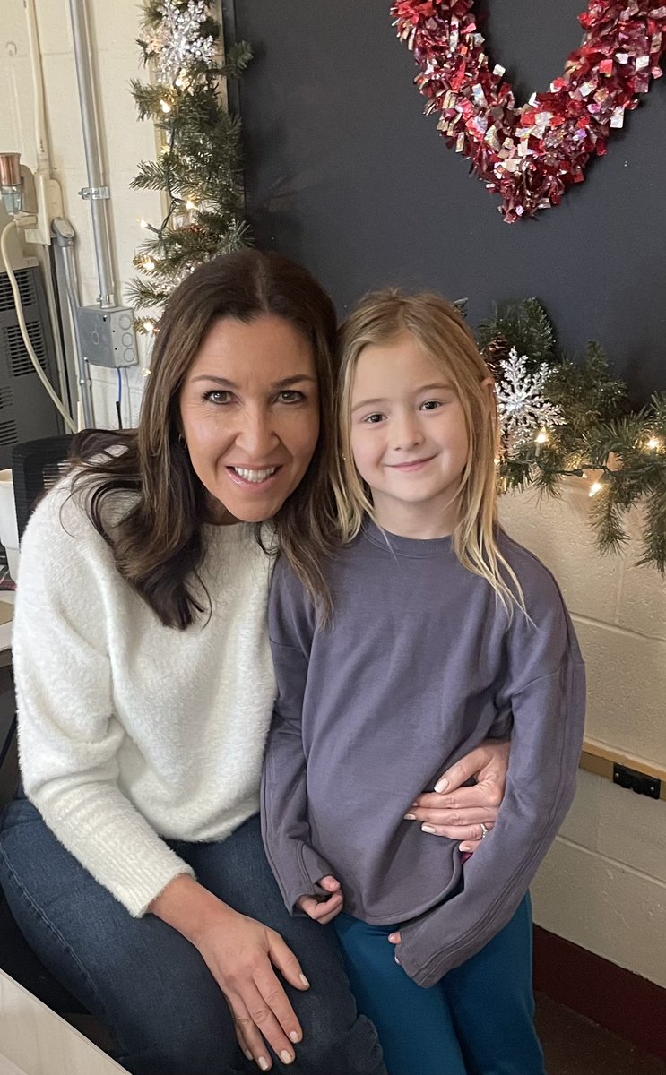 TraceyChestnut's tweet photo. This spectacular student was my morning helper today!  Having a morning helper is the best part of my day! #littleschoolbigheart https://t.co/0k8C9XnYMl