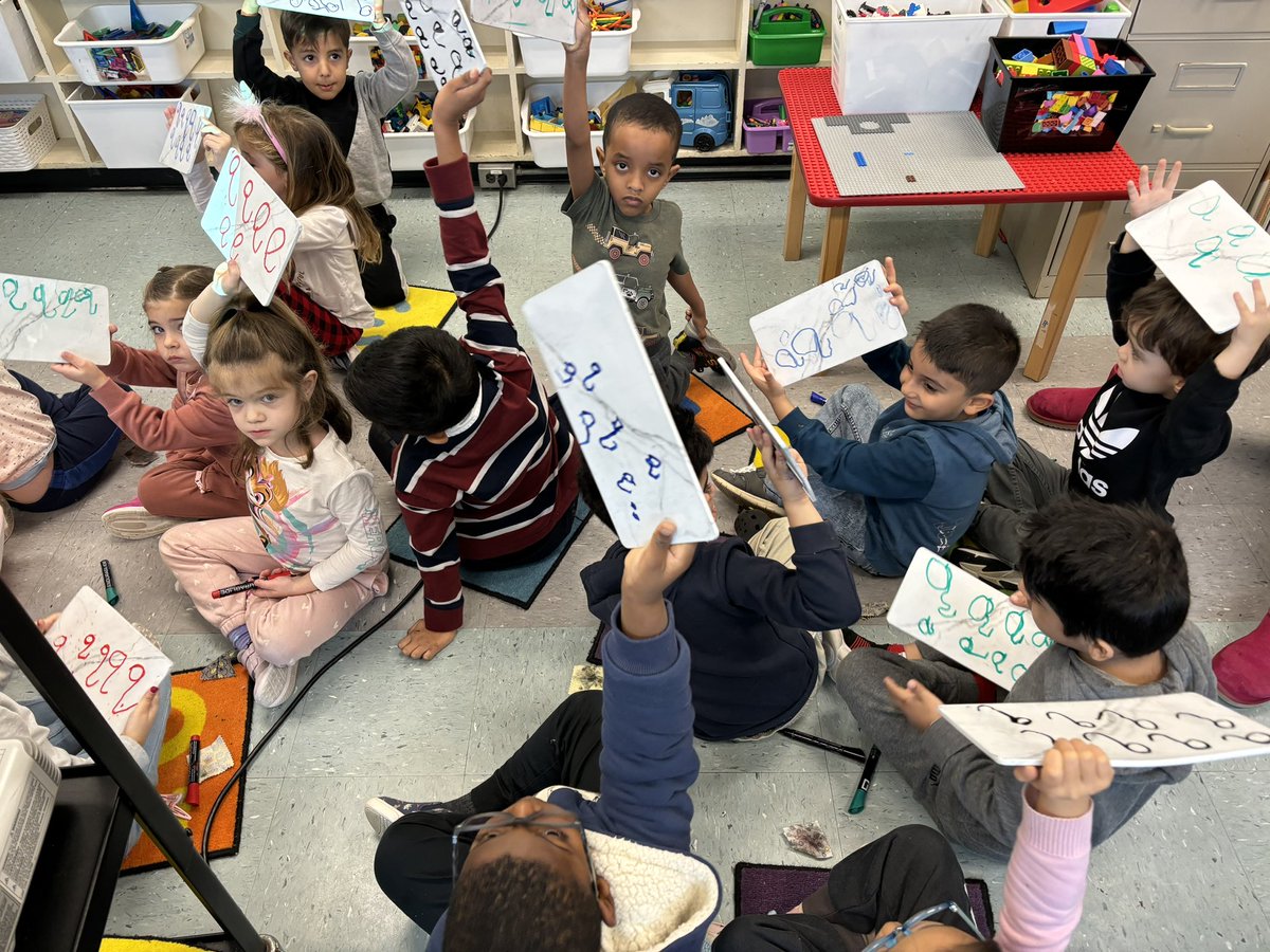 DaynaMoro's tweet image. Rocking our letter Qq #knowledgeable #risktakers @GlenwoodGriffin