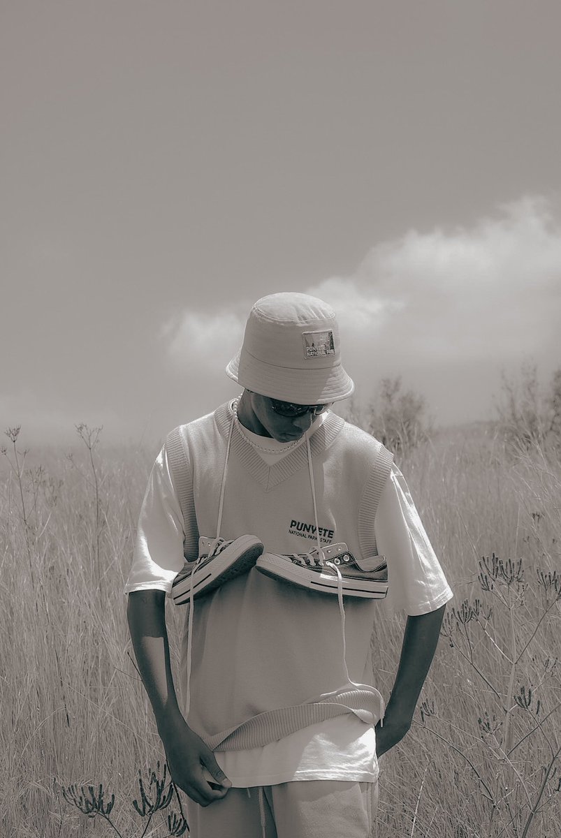 okysxoop's tweet photo. Nere Faka Punyete Kamo National Park 🚸🦍

Model :Thabang
Photographer :@okysxoop 
Location :Kruger National Park 
Outfit :@FakaPunyete 

#fashion #nikon #streetculture #creativephotography #adobe #instagram #artistsoninstagram #portraits#nikonsouthafrica#gqmagazine#loyaltoself https://t.co/hSAqy7ES0G