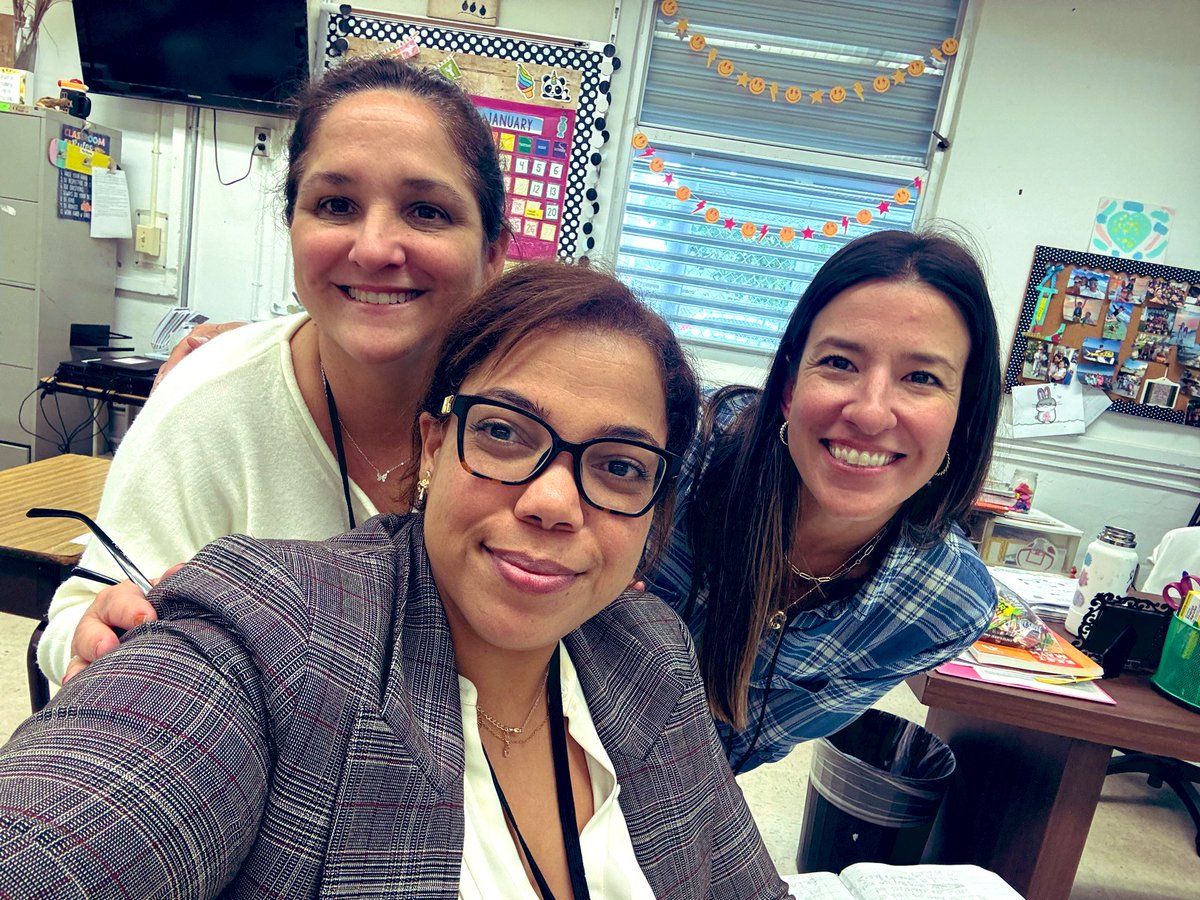 Absolutely thrilled to witness the enthusiasm and dedication of our 4th grade teachers during their writing planning session. Special shoutout to Ms. Lemus for her creative resources. Teachers are the heartbeat of education💓 @SuptDotres @MDCPSCentral @MDCPS_ELA #empowerTeachers