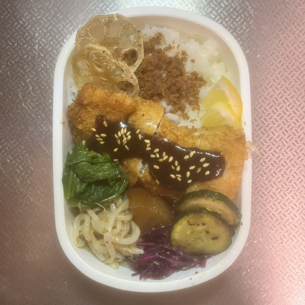 genmaibox's tweet photo. チキンカツっていつ食べても美味しいよね！
#お弁当記録 https://t.co/CPgaSZeCZx