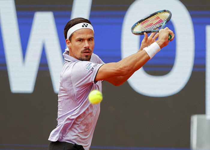 ArthurFilsActus's tweet photo. ➡️ ATP 250 Auckland 🇳🇿 - 1/4 de finale

Arthur affronte demain matin Altmaier 🇩🇪 (57e) qui l’avait battu à Bercy en novembre dernier ! 

Cette fois ci Arthur sera au top pour tenter de rallier les demis !

📺 Eurosport (à partir de 6h30) https://t.co/0Pc4hKYhAR