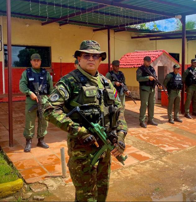 🔁RT || GJ. <a href="/dhernandezlarez/">GJ. Domingo Hernández Lárez</a>: Felicito en su cumpleaños al General de División Lenin Herrera Hernández. Segundo Comandante de la <a href="/REDI_ORIENTAL5/">@REDI_ORIENTAL5</a> hombre patriota y leal, comprometido con la seguridad, defensa y desarrollo integral de nuestra Patria inexpugnable.

#IntegrarEsVencer