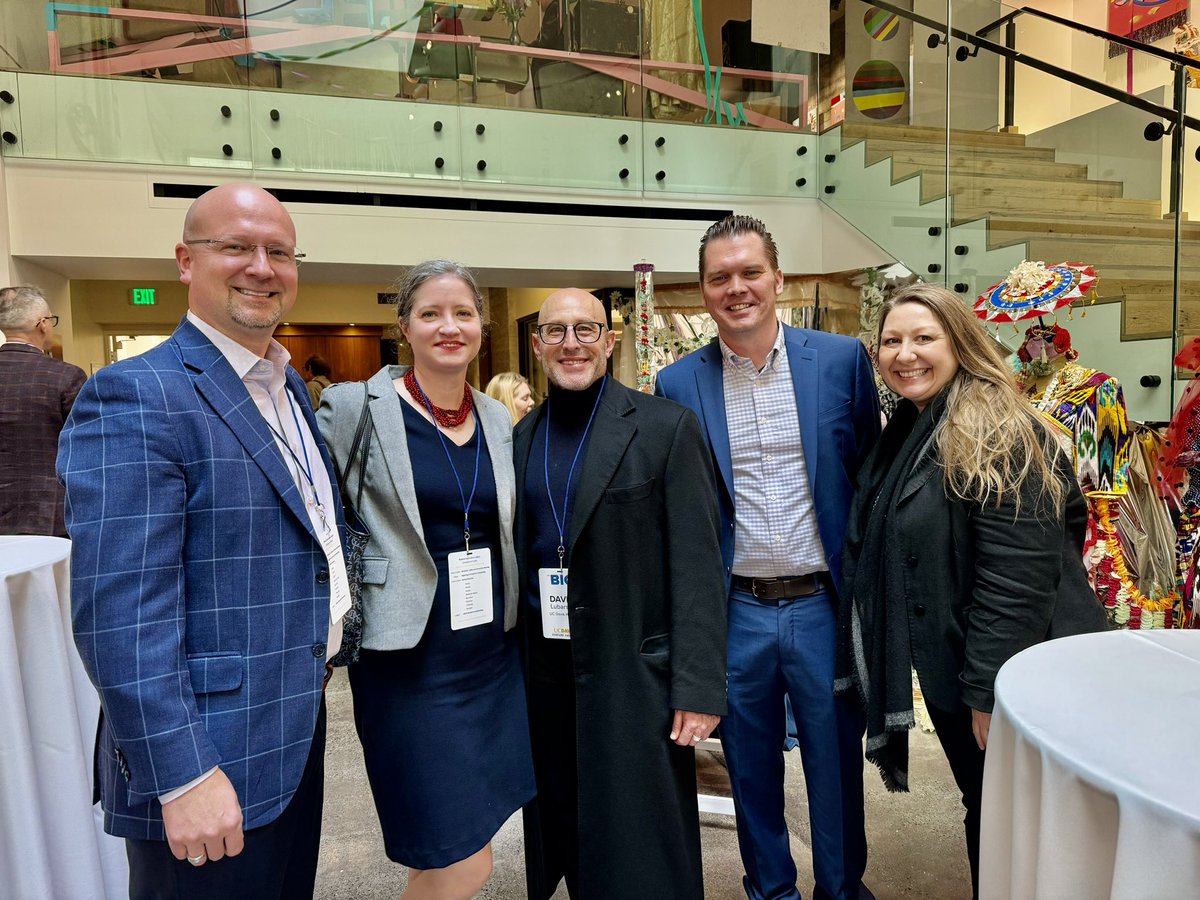 donaldptaylor's tweet photo. Gathering @ucdavis Venture Catalyst Biotech Innovation Gallery #JPM24. UC Davis is a premier research translation catalyst supporting our university’s strategic plan, “To Boldly Go.” @UCDavisHealth CEO, @dlubarskymd joins showing his deep support. #CollaborationisKeytoSuccess https://t.co/FIXB9lNtH8