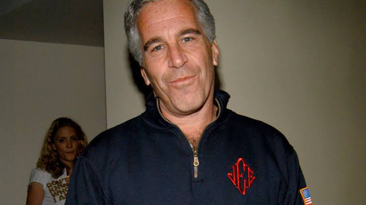 gellafacomtr's tweet photo. 🌐 Şimdi üşenmedim yaklaşık 1000 sayfalık tüm mahkeme tutanaklarını okudum.

#Epstein dosyasında neler var? https://t.co/qm2Yjk2THC