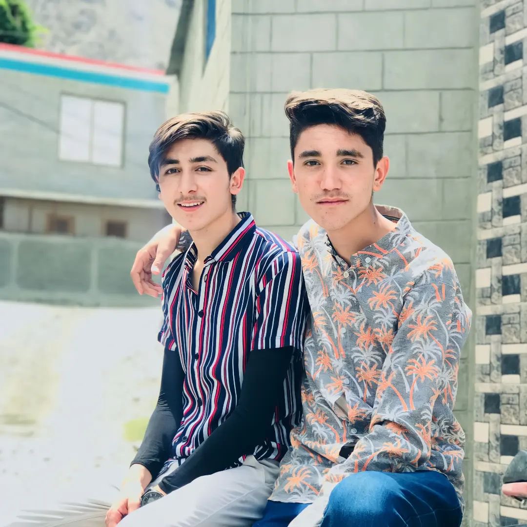 allahdad457212's tweet photo. یہ جو میری ہسی ہے اسکے پیچھے میرے دوست کا ہاتھ
#brother #frind https://t.co/QghbKHm5QC
