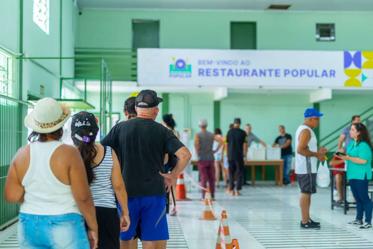Desde agosto de 2023 que o Restaurante Popular não estava recebendo repasses da Prefeitura. A dívida estava em R$ 192 mil. Já pagamos mais de R$ 77 mil entre ontem e hoje. O restante será resolvido em breve. Esse é o tipo de situação que encontramos desde que retornamos.