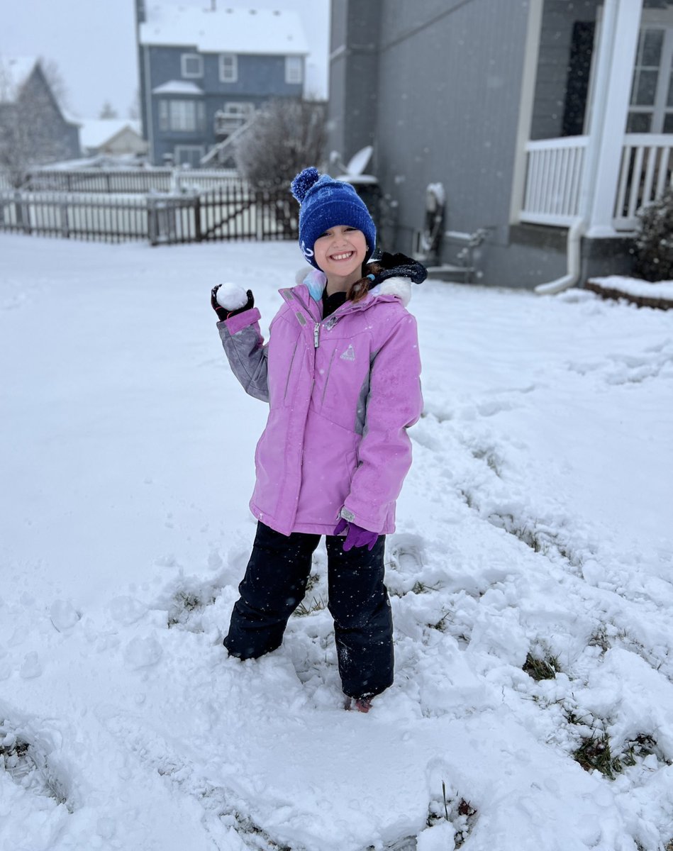 mrstaylorgrade2's tweet photo. We love the snow! ❄️ #ShareTheGoodLPS @LillianSchuElem @LIBERTYSCHOOLS https://t.co/kQenLF9UyZ